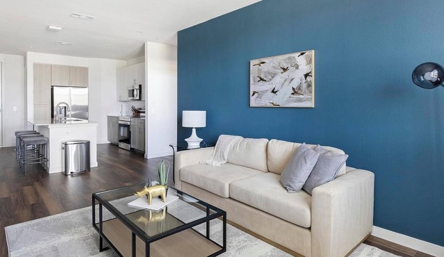 Landing | Spectacular 2BD, Pool, Clubhouse