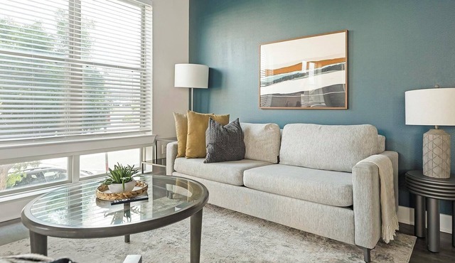 Landing | Spectacular 2BD, Courtyard, Pool