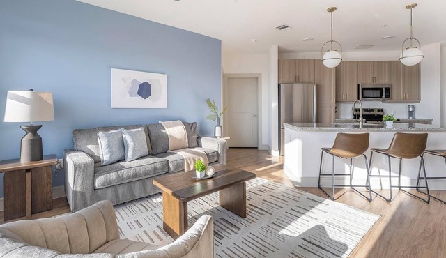 Landing | Spectacular 2BD, Gym, Pool
