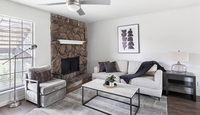 Landing | Spectacular 2BD, Gym, Courtyard