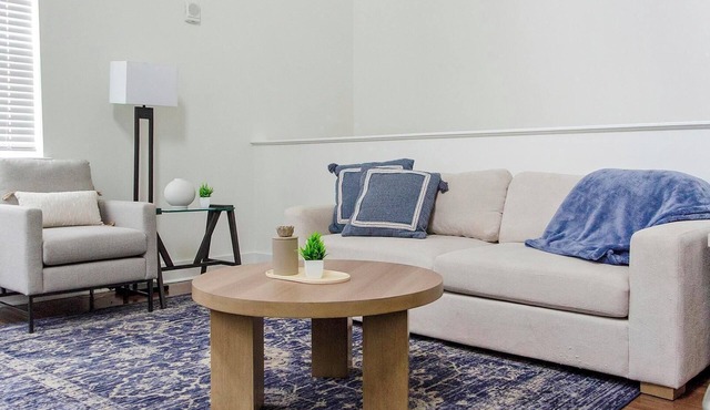 Landing | Spectacular 2BD, Pool, Gym