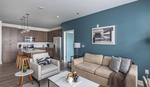 Landing | Spectacular 2BD, Pool, Clubhouse