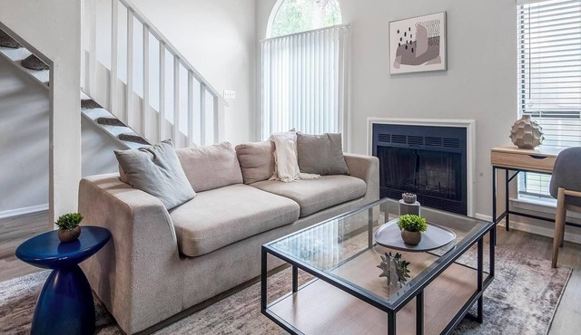 Landing | Spectacular 2BD, Gym, Pool