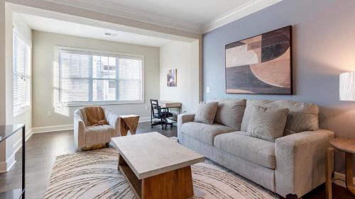 Landing Spectacular 3BD Gym Pool
