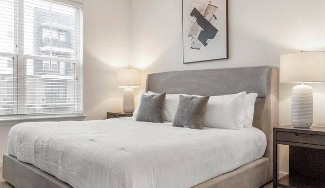 Landing | Spectacular 3BD, Rooftop Lounge, Pool