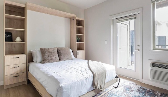 Landing | Spectacular Studio, Pool, Clubhouse