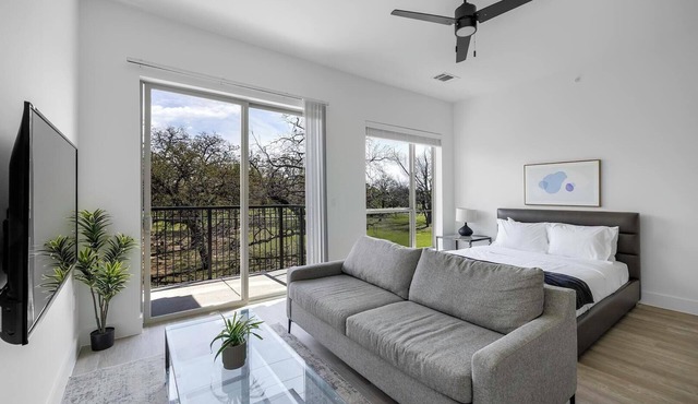 Landing | Spectacular Studio, Gym, Courtyard