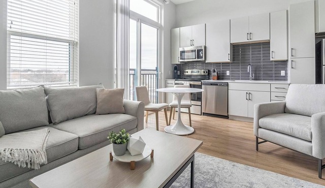 Landing | Spectacular Studio, Courtyard, Pool