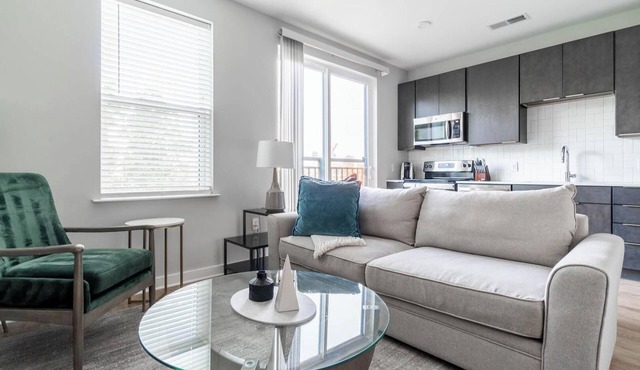 Landing | Spectacular Studio, Courtyard, Pool