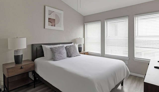 Landing | Spectacular 2BD, Pool, Gym