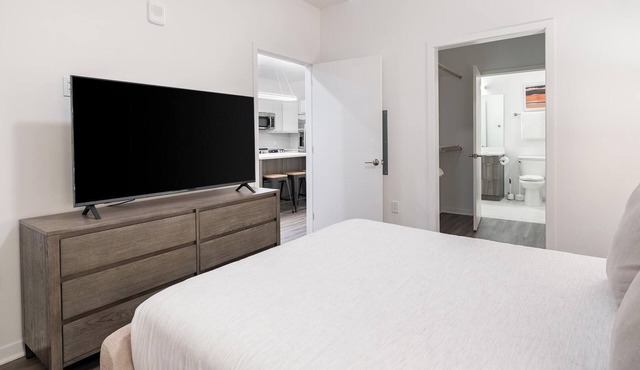 Landing | Spectacular 2BD, Yoga Studio, Gym