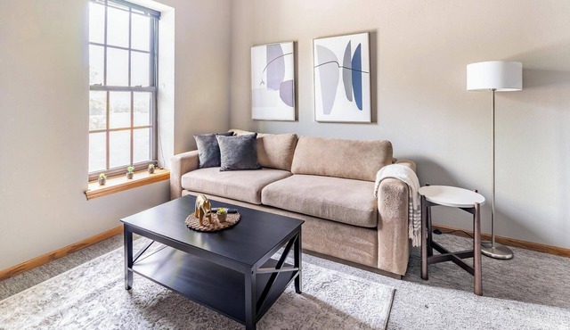 Landing | Spectacular 1BD, Courtyard