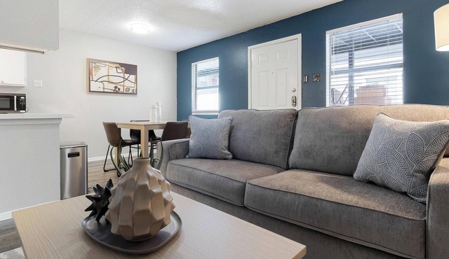 Landing | Spectacular 1BD, Pool, Clubhouse