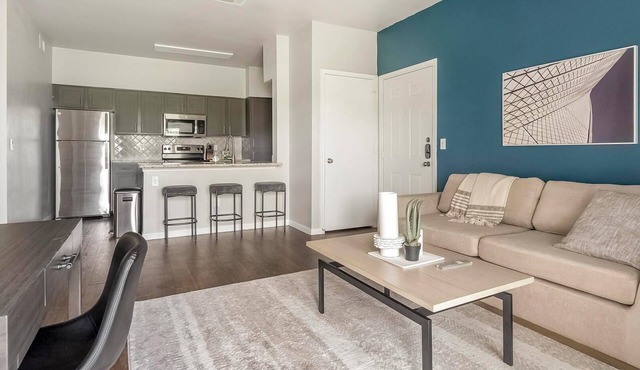 Landing | Spectacular 2BD, Clubhouse, Pool