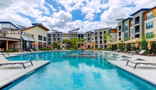 Landing | Spectacular 1BD, Courtyard, Pool