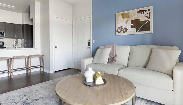 Landing | Spectacular 2BD, Gym, Pool
