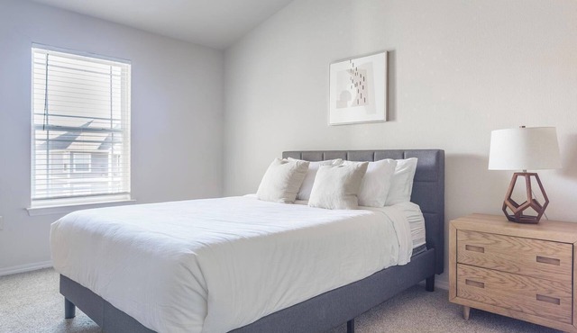 Landing | Stunning 1BD, Gym, Courtyard