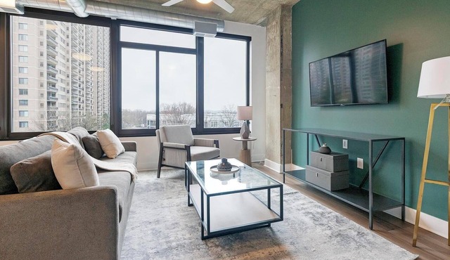 Landing | Stunning 1BD, Gym, Game Room