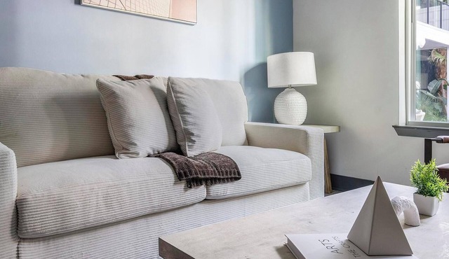 Landing | Stunning 1BD, Pool, Rooftop Lounge