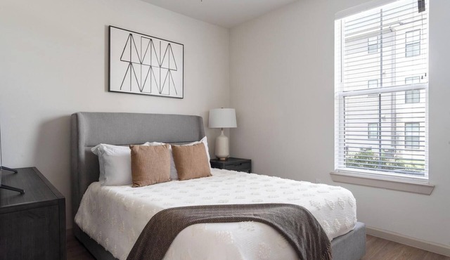 Landing | Stunning 1BD, Pool, Clubhouse