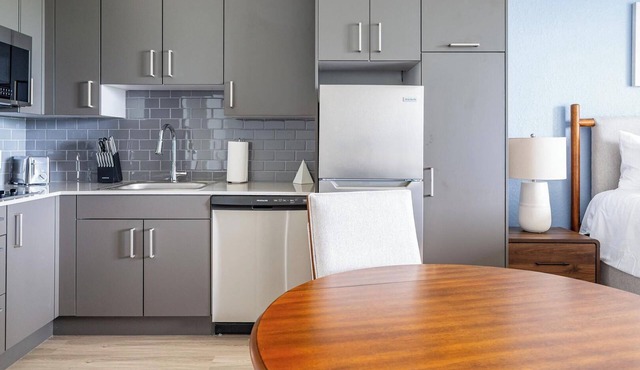 Landing | Stunning 1BD, Gym, Courtyard