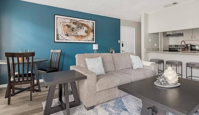 Landing | Stunning 1BD, Pool, Gym