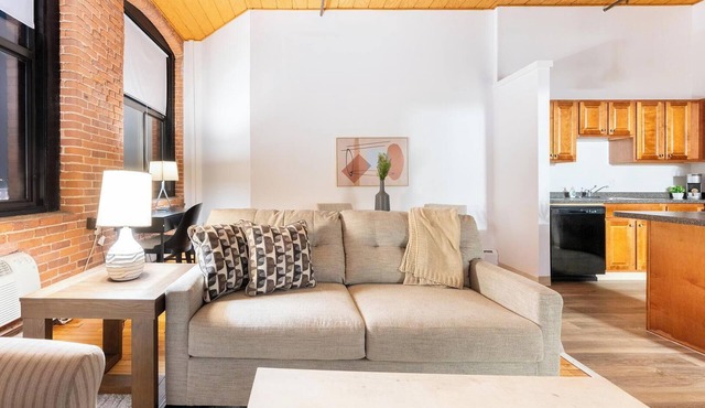 Landing | Stunning 1BD, Courtyard