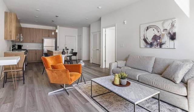 Landing | Stunning 1BD, Courtyard, Gym