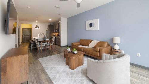 Landing Stunning 1BD Game Room Gym