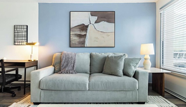 Landing | Stunning 1BD, Gym, Pool