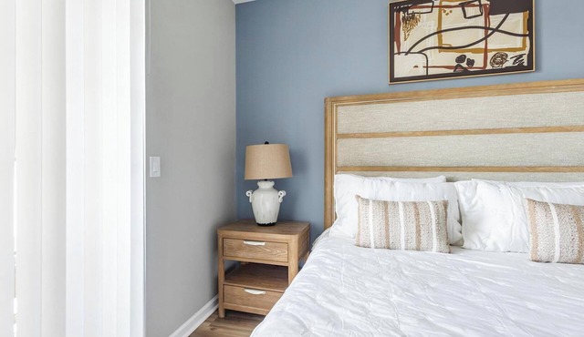 Landing | Stunning 1BD, Gym, Pool