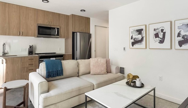 Landing | Stunning 1BD, Gym, Rooftop Lounge