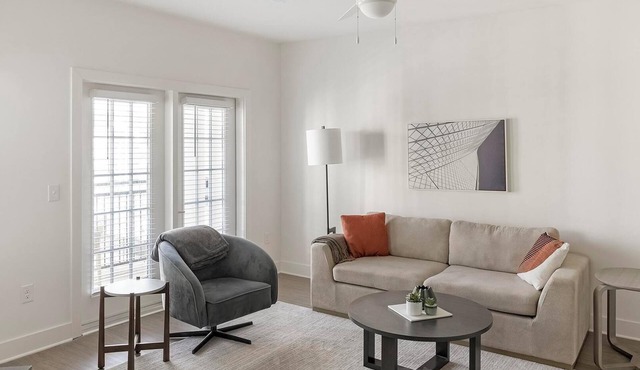 Landing | Stunning 1BD, Gym, Pool
