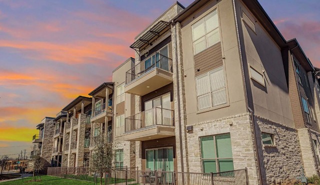 Landing | Stunning 1BD, Gym, Yoga Studio