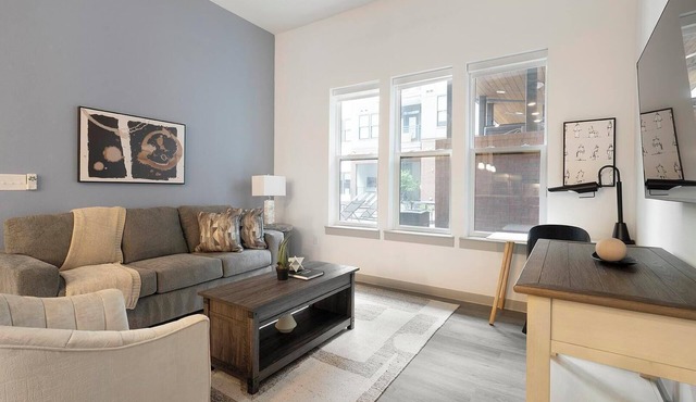 Landing | Stunning 1BD, Gym, Pool