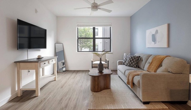 Landing | Stunning 1BD, Gym, Clubhouse