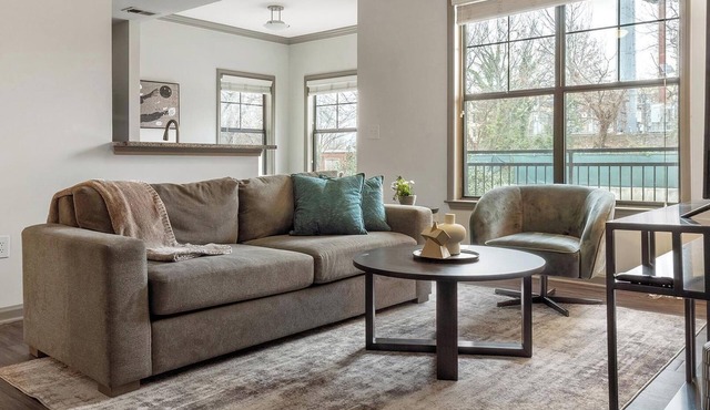 Landing | Stunning 1BD, Pool, Gym