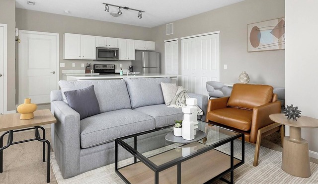 Landing | Stunning 1BD, Pool, Gym