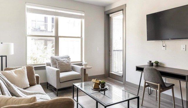 Landing | Stunning 1BD, Pool, Gym