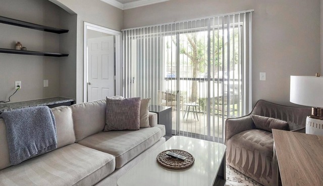 Landing | Stunning 1BD, Pool, Gym