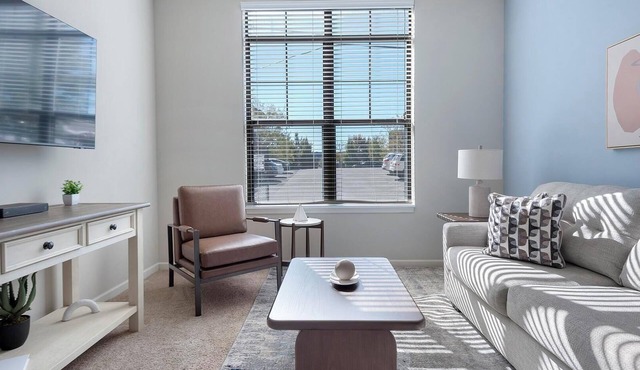 Landing | Stunning 1BD, Pool, Gym