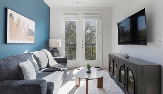 Landing | Stunning 1BD, Pool, Gym