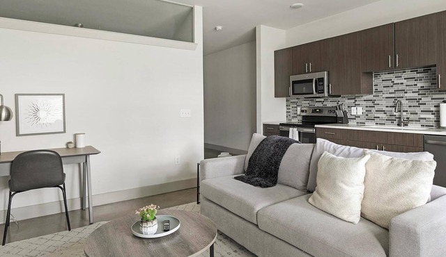 Landing | Stunning 1BD, Pool, Gym