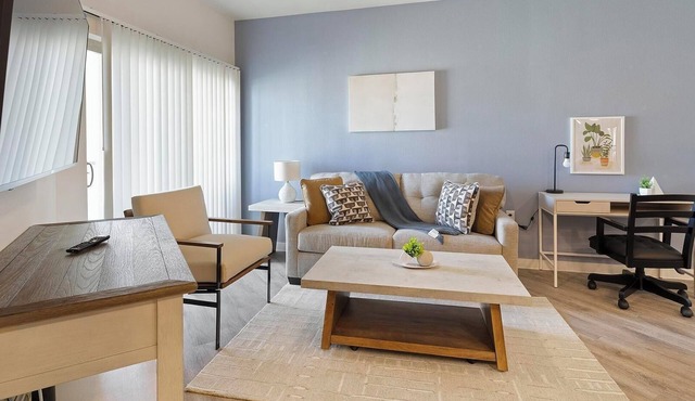Landing | Stunning 1BD, Pool, Clubhouse