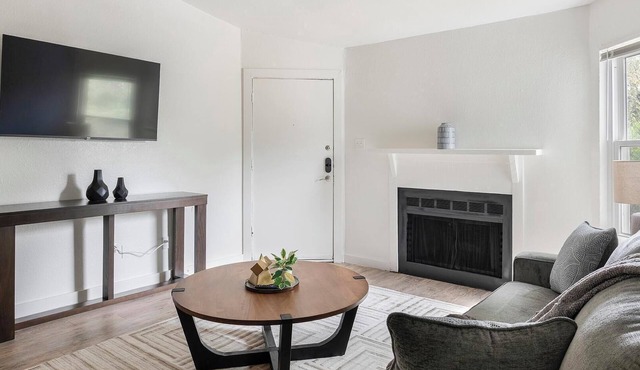 Landing | Stunning 1BD, Pool, Tennis Court