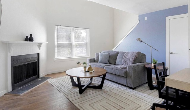 Landing | Stunning 1BD, Tennis Court, Pool