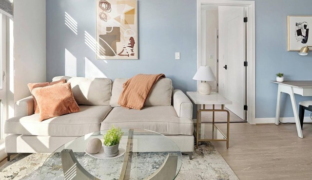 Landing | Stunning 1BD, Gym, Clubhouse