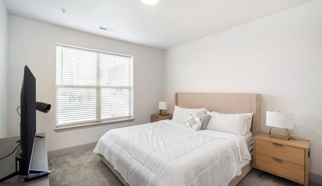 Landing | Stunning 1BD, Clubhouse, Pool