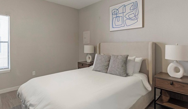 Landing | Stunning 1BD, Gym, Pool