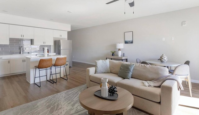 Landing | Stunning 1BD, Pool, Rooftop Lounge